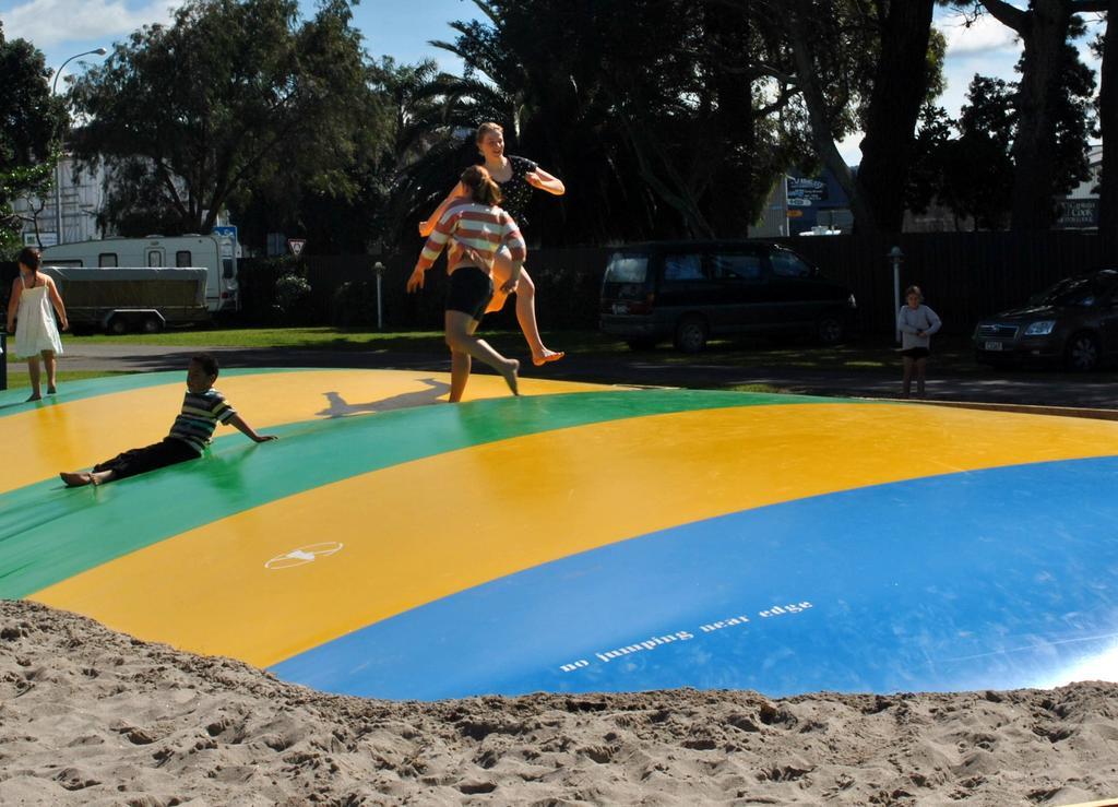 Waikanae Beach Top 10 Holiday Park Gisborne Esterno foto